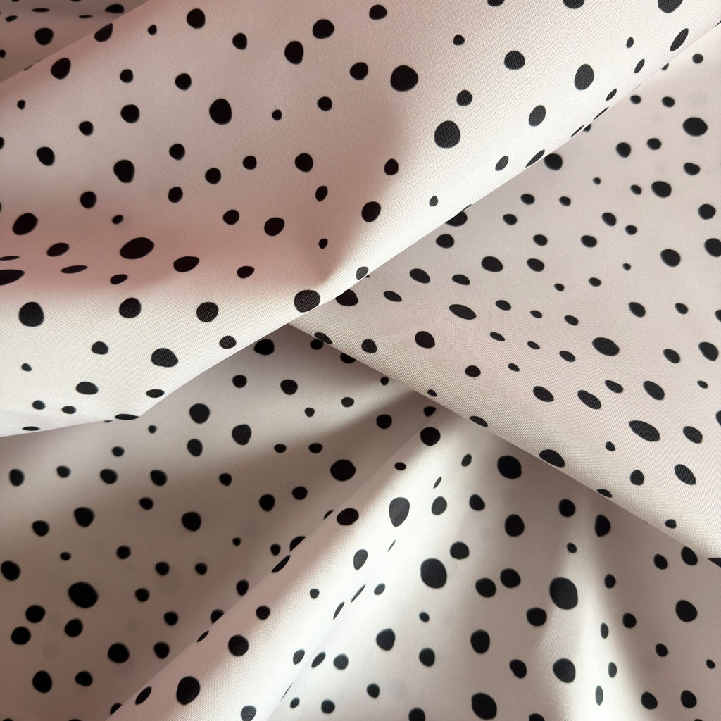 Black Dots (M22225)